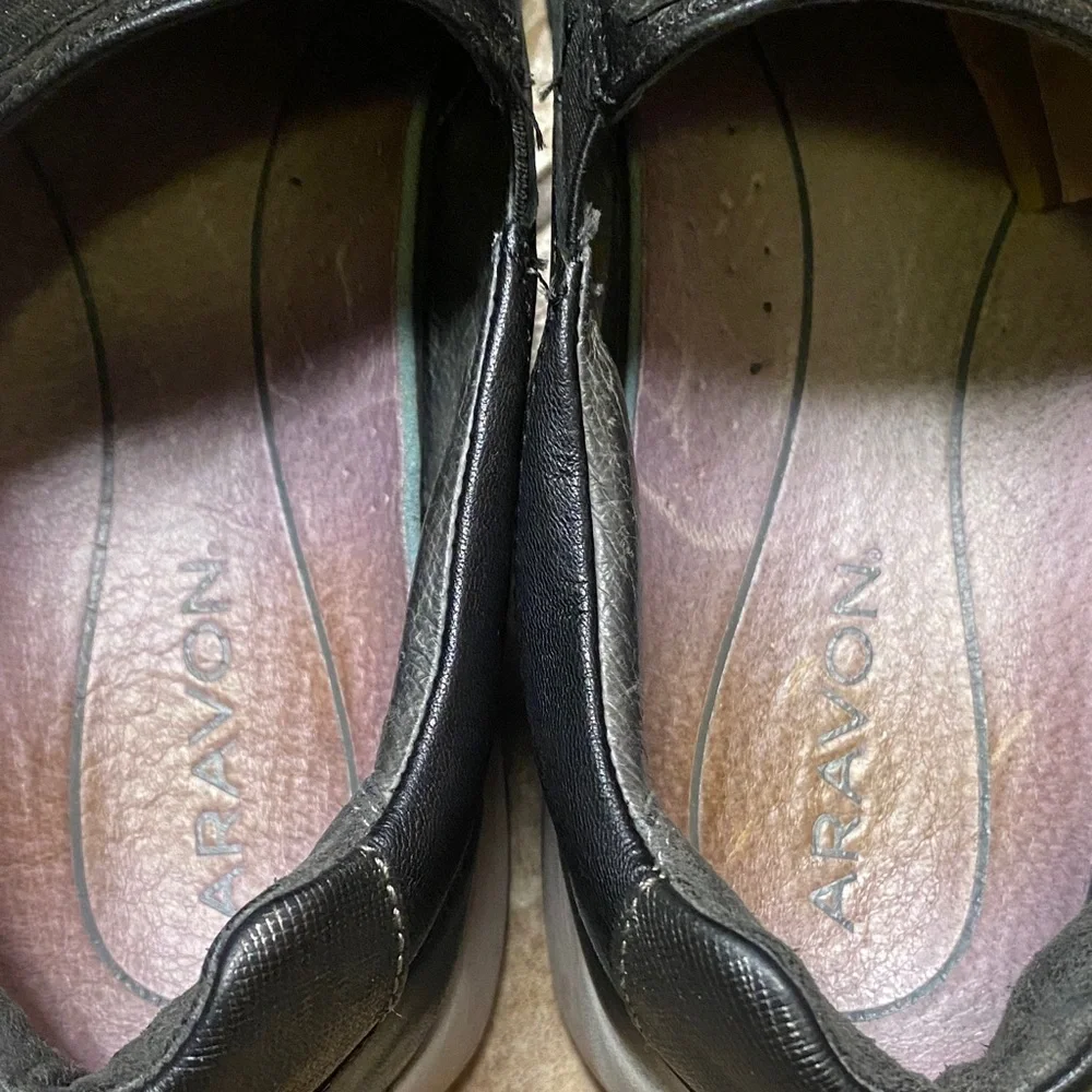 Aravon Women’s 9.5 Black Leather Slip-On Loafers